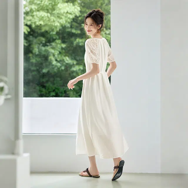 潞优野 法式度假风优雅甜美小白裙花卉刺绣短袖连衣裙 女款