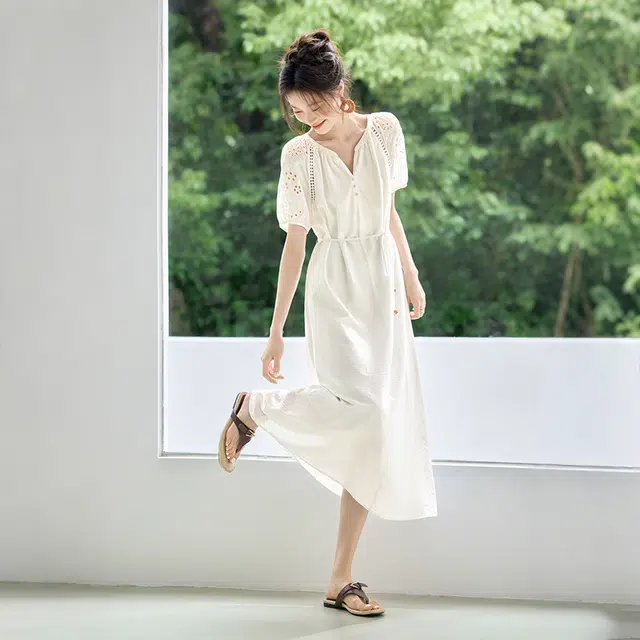 潞优野 法式度假风优雅甜美小白裙花卉刺绣短袖连衣裙 女款