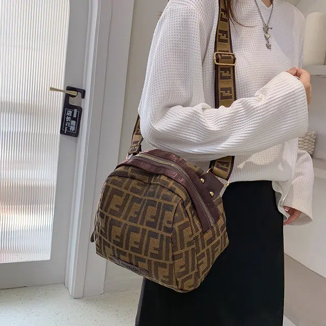 雅鹿 时尚百搭 拉链闭合设计 帆布 帆布包单肩包 女款 咖啡色