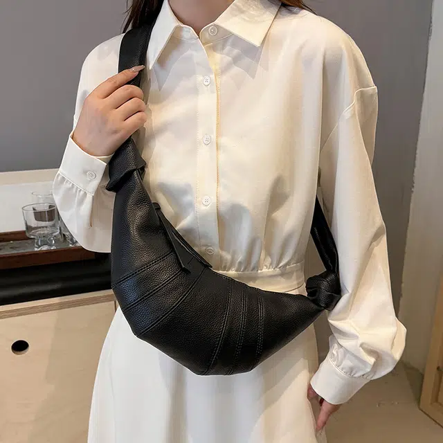 雅鹿 拉链闭合设计小众时尚牛角包 头层牛皮 简约休闲旅行斜挎包 常规 女款 多色