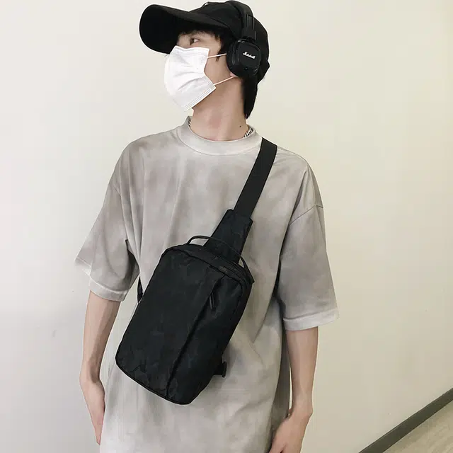 雅鹿 时尚斜挎单肩轻便休闲马鞍包 尼龙 胸包 男款 黑色/灰色/蓝色