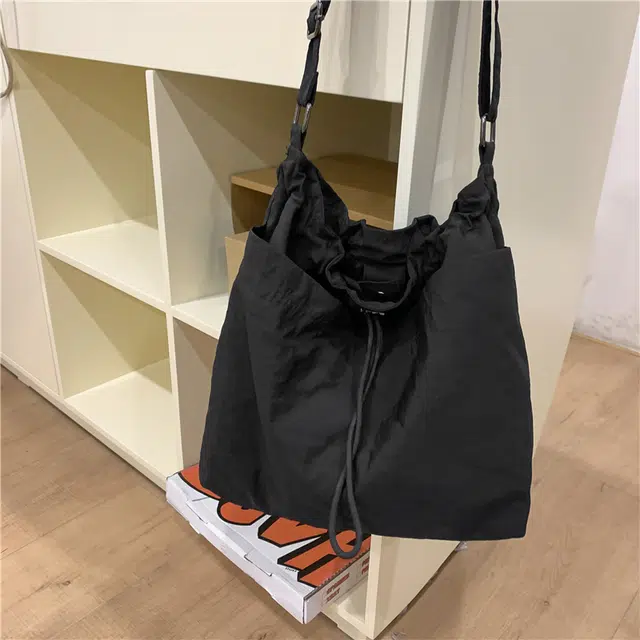 雅鹿 抽绳式设计 尼龙 单肩包 女款 黑色/绿色/白色