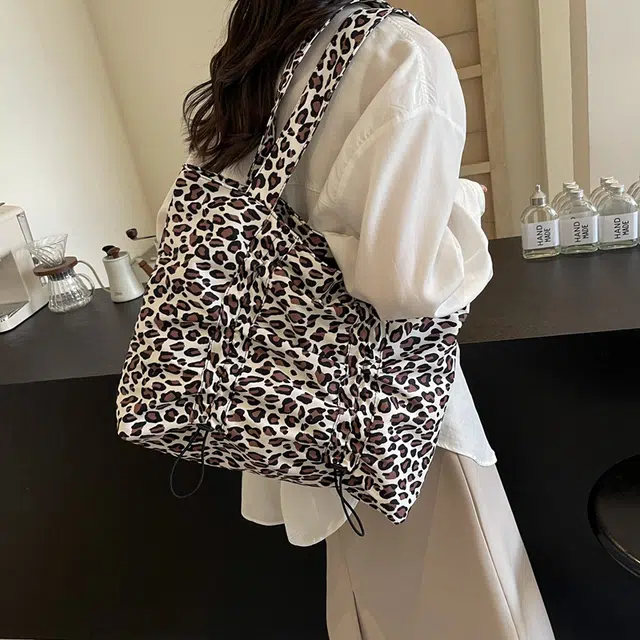 雅鹿 休闲时尚流行豹纹上课通勤 尼龙 托特包单肩包 女款 白色/棕色/咖色