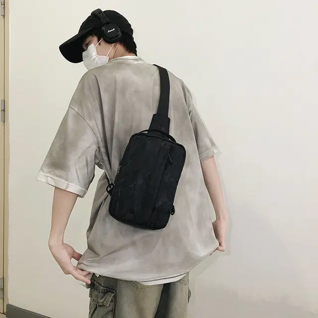 雅鹿 时尚斜挎单肩轻便休闲马鞍包 尼龙 胸包 男款 黑色/灰色/蓝色