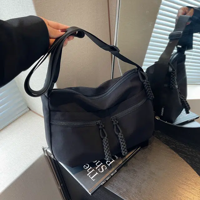 雅鹿 休闲秋冬季时尚百搭通勤质感 尼龙 单肩包 女款 黑色/米白色/蓝色