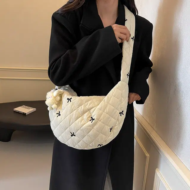 雅鹿 韩版时尚通勤 尼龙 斜挎单肩包 女款 米白色/黑色