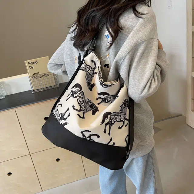 雅鹿 通勤百搭休闲多功能 尼龙 单肩包 女款 中国结/龙/花朵/马