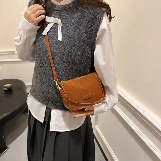 雅鹿 拉链闭合设计磨砂质感简约复古百搭时尚 真皮 单肩手提包 女款 卡其色/咖啡色