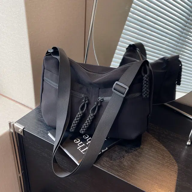 雅鹿 休闲秋冬季时尚百搭通勤质感 尼龙 单肩包 女款 黑色/米白色/蓝色