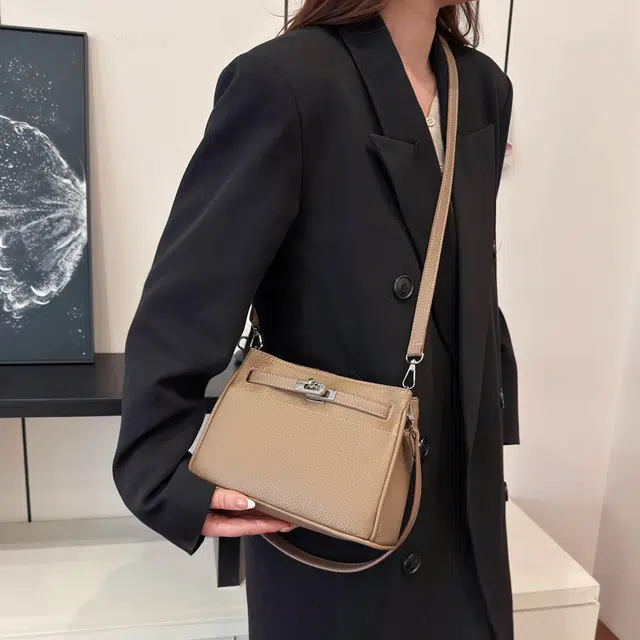 雅鹿 锁扣闭合设计经典大气 牛皮 单肩包 女款 多色