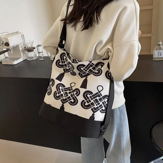 雅鹿 通勤百搭休闲多功能 尼龙 单肩包 女款 中国结/龙/花朵/马