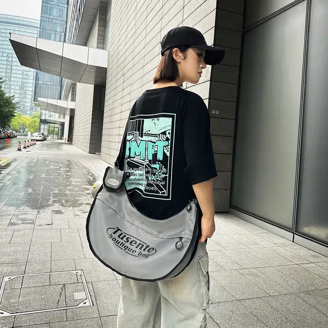 雅鹿 主袋和前拉链副袋拉链顺滑有零钱包 尼龙 斜挎包 男女同款情侣款 灰色/黑色/绿色