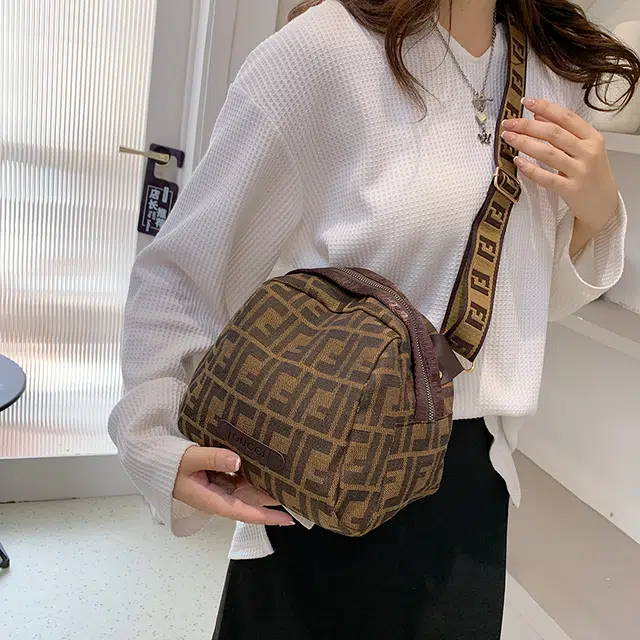 雅鹿 时尚百搭 拉链闭合设计 帆布 帆布包单肩包 女款 咖啡色