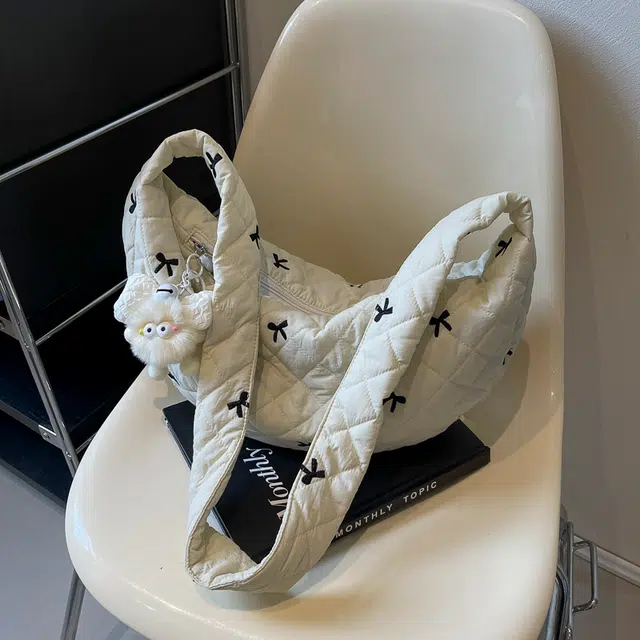 雅鹿 韩版时尚通勤 尼龙 斜挎单肩包 女款 米白色/黑色
