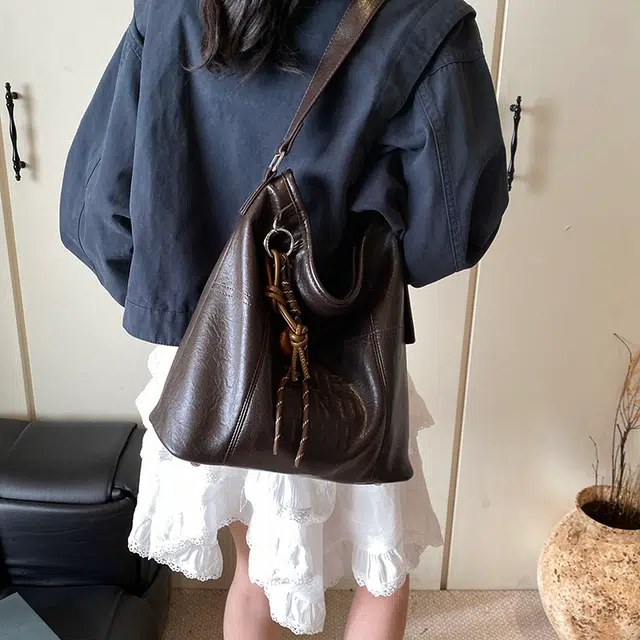 雅鹿 拉链闭合设计 大容量休闲百搭韩版水桶包 上班通勤托特包单肩包 常规 女款 多色