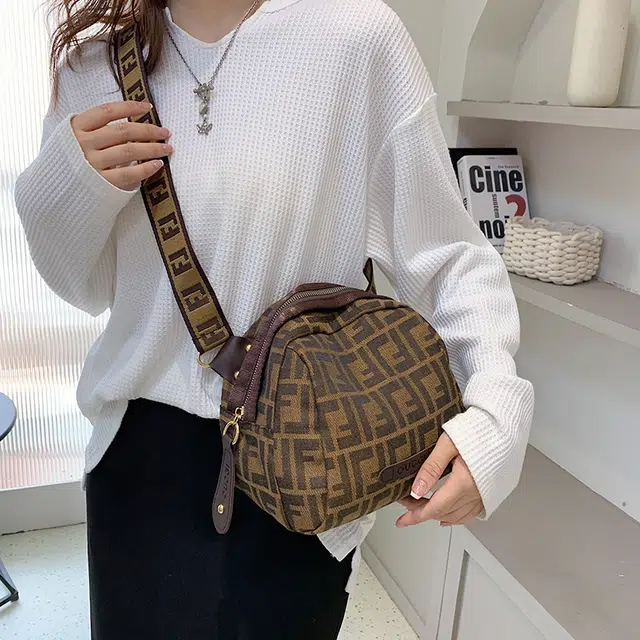 雅鹿 时尚百搭 拉链闭合设计 帆布 帆布包单肩包 女款 咖啡色