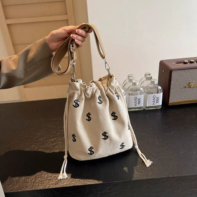 雅鹿 休闲时尚百搭可斜挎水桶包 帆布 帆布包单肩包 女款 黑色/米白色