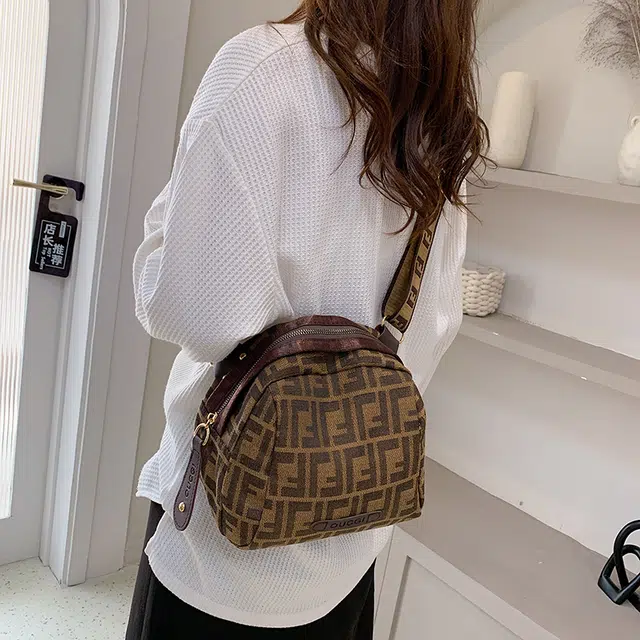 雅鹿 时尚百搭 拉链闭合设计 帆布 帆布包单肩包 女款 咖啡色