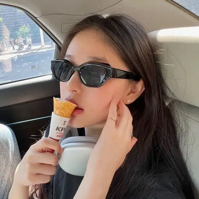 APRFUD Retro Cat Eye Sunglasses