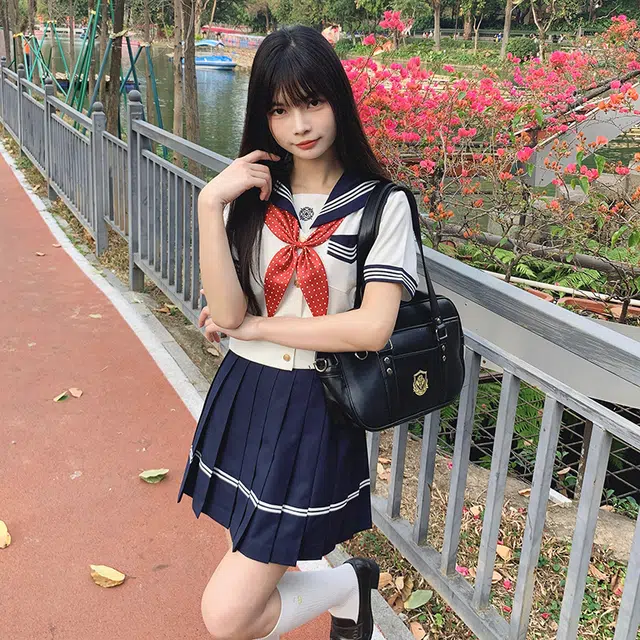 冰淇淋与鲸 夏季 学院风穿搭甜美原创日系校供感海军领纯色制服 女款 白拼绀短袖水手服上衣+带襟线百褶裙  买赠送领结