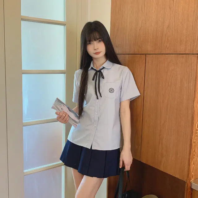 冰淇淋与鲸 夏季 学院风设计感刺绣衬衣纯色简约休闲高级感短袖衬衫 女款 浅蓝色