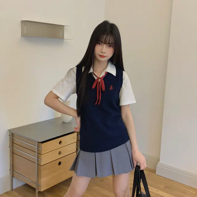 冰淇淋与鲸 学院风穿搭纯色简约高级感马甲针织背心上衣叠穿经典半身裙百褶裙裙装套装 女款