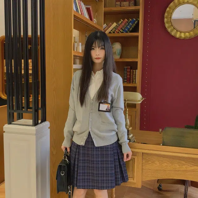 冰淇淋与鲸 学院风经典纯色针织衫宽松温柔休闲长袖衬衫收腰高腰短款百褶裙裙装套装 女款