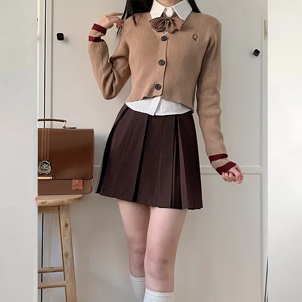 冰淇淋与鲸 基础款绣花字母学院风开衫针织衫 女款 咖色