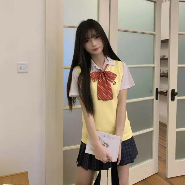 冰淇淋与鲸 学院风穿搭日系经典款纯色简约针织衫 女款 奶黄色  买赠送领绳一根