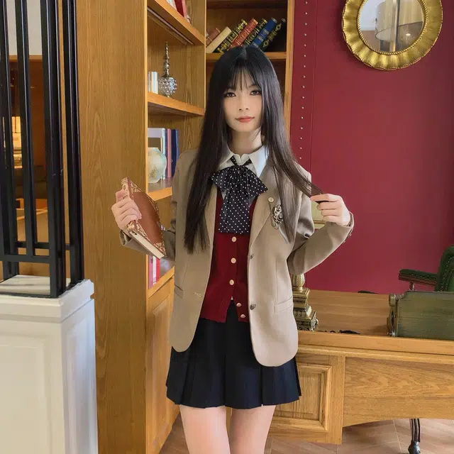 冰淇淋与鲸 秋季学院风短款长袖衬衫纯色刺绣针织马甲单排扣西服外套百褶短款高腰半身裙裙装套装 女款