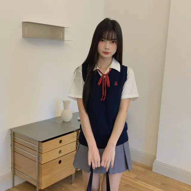 冰淇淋与鲸 学院风穿搭纯色简约高级感马甲针织背心上衣叠穿经典半身裙百褶裙裙装套装 女款