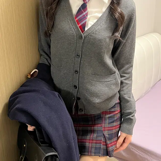 冰淇淋与鲸 纯色牛角扣连帽加厚夹棉多口袋中长款毛呢大衣 女款 绀色