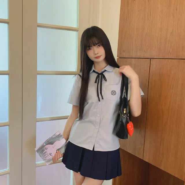 冰淇淋与鲸 夏季 学院风设计感刺绣衬衣纯色简约休闲高级感短袖衬衫 女款 浅蓝色
