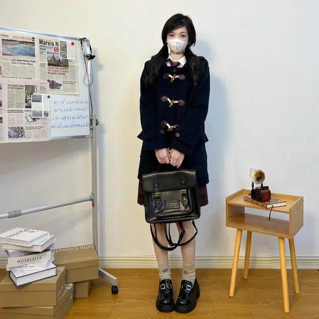 冰淇淋与鲸 纯色连帽牛角扣大口袋毛呢大衣学院风格纹半身裙制服 女款