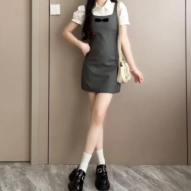 冰淇淋与鲸 纯色简约翻领泡泡袖绑带短袖衬衫蝴蝶结高腰修身背心短裙裙装套装 女款