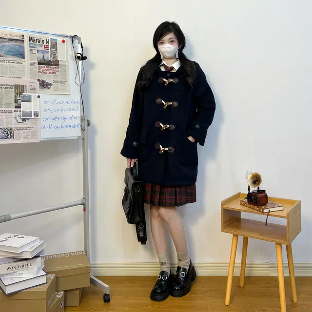 冰淇淋与鲸 纯色连帽牛角扣大口袋毛呢大衣学院风格纹半身裙制服 女款
