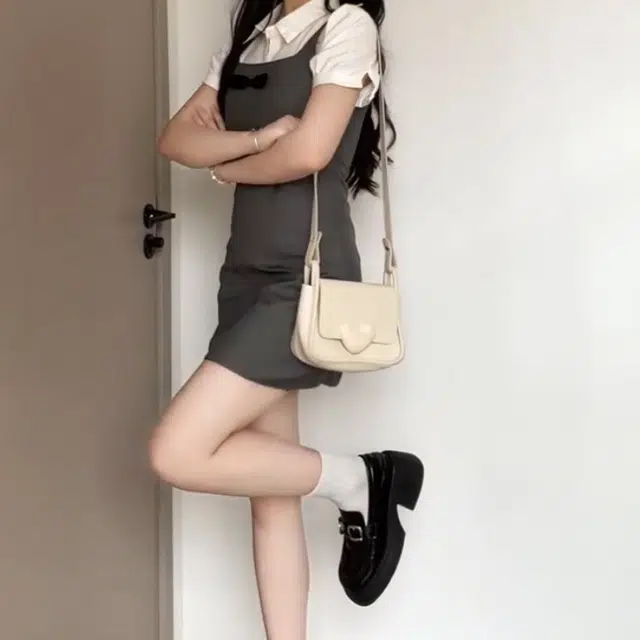 冰淇淋与鲸 纯色简约翻领泡泡袖绑带短袖衬衫蝴蝶结高腰修身背心短裙裙装套装 女款