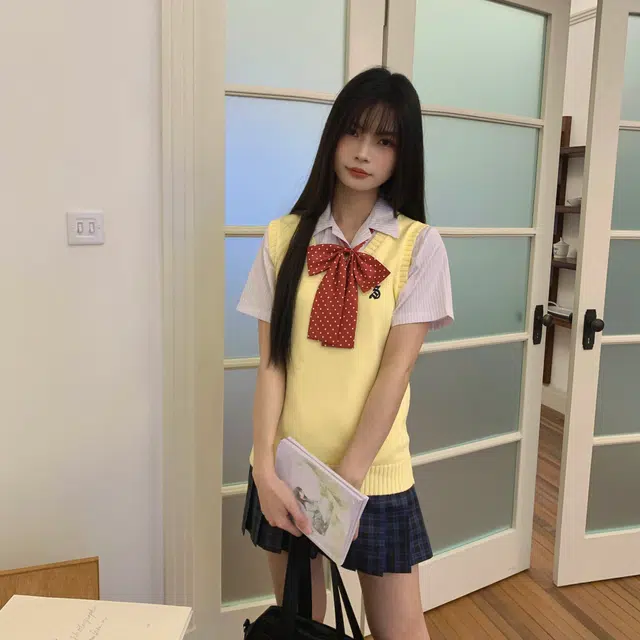 冰淇淋与鲸 学院风穿搭日系经典款纯色简约针织衫 女款 奶黄色  买赠送领绳一根