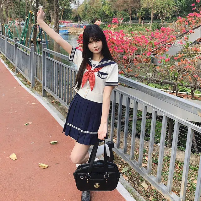 冰淇淋与鲸 夏季 学院风穿搭甜美原创日系校供感海军领纯色制服 女款 白拼绀短袖水手服上衣+带襟线百褶裙  买赠送领结