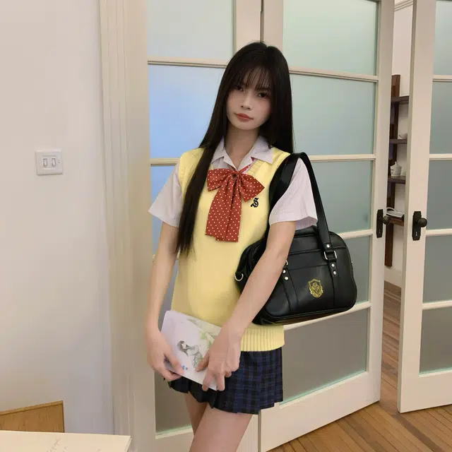 冰淇淋与鲸 学院风穿搭日系经典款纯色简约针织衫 女款 奶黄色  买赠送领绳一根