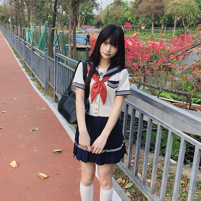 冰淇淋与鲸 夏季 学院风穿搭甜美原创日系校供感海军领纯色制服 女款 白拼绀短袖水手服上衣+带襟线百褶裙  买赠送领结