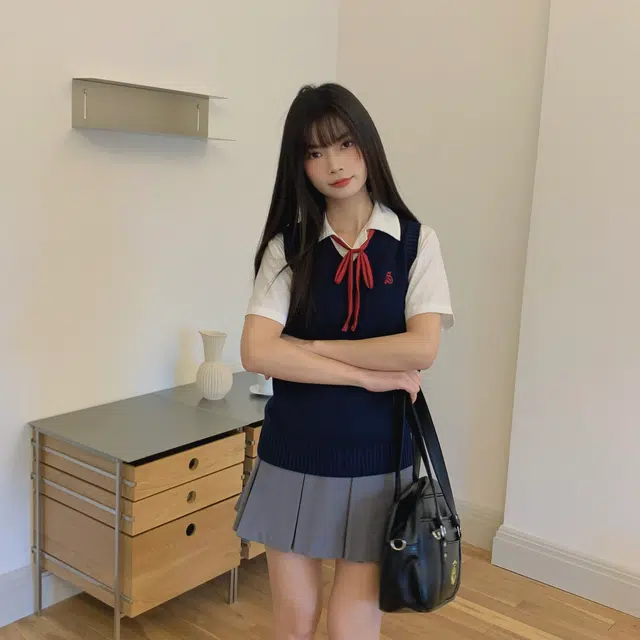 冰淇淋与鲸 学院风穿搭纯色简约高级感马甲针织背心上衣叠穿经典半身裙百褶裙裙装套装 女款
