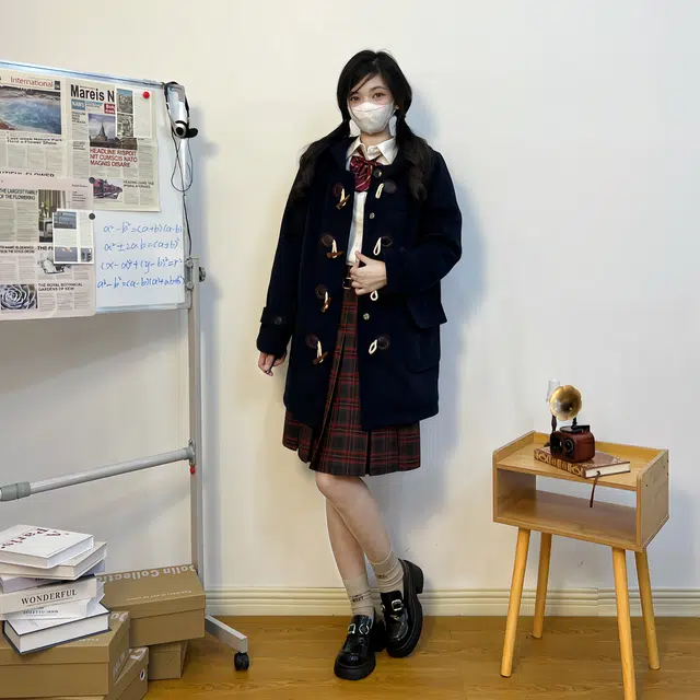 冰淇淋与鲸 纯色连帽牛角扣大口袋毛呢大衣学院风格纹半身裙制服 女款