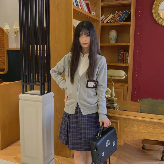 冰淇淋与鲸 学院风经典纯色针织衫宽松温柔休闲长袖衬衫收腰高腰短款百褶裙裙装套装 女款