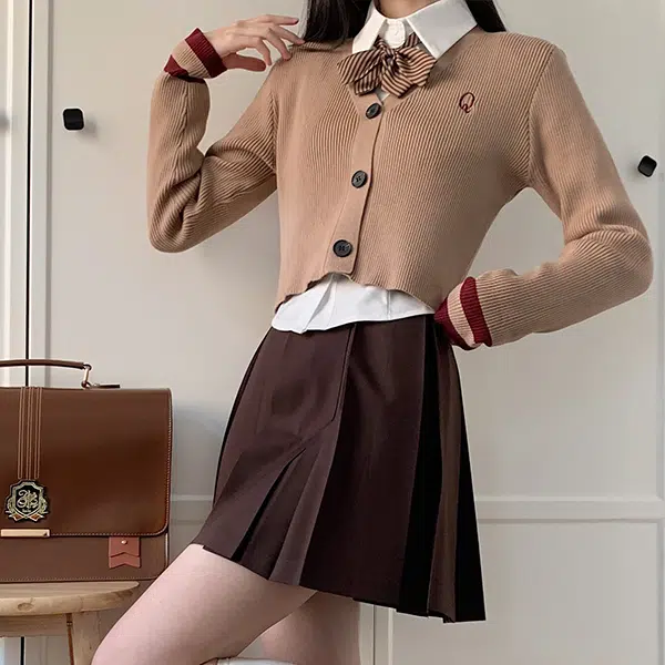 冰淇淋与鲸 基础款绣花字母学院风开衫针织衫 女款 咖色