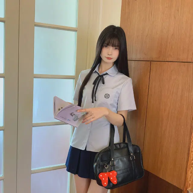 冰淇淋与鲸 夏季 学院风设计感刺绣衬衣纯色简约休闲高级感短袖衬衫 女款 浅蓝色