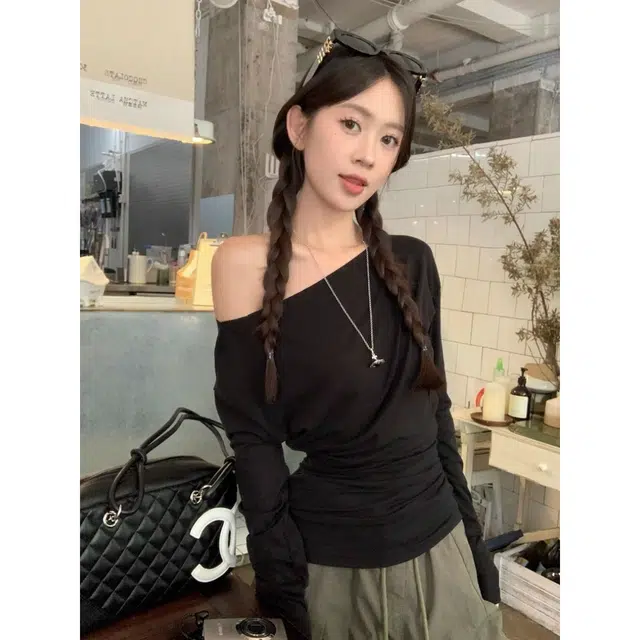 MUCCHIC T