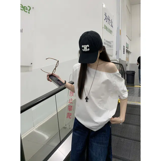 MUCCHIC T
