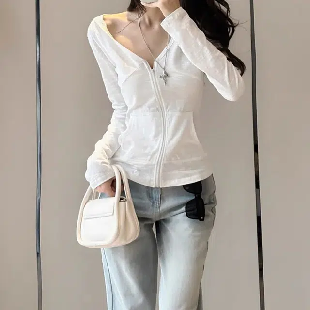 MUCCHIC 2025v T