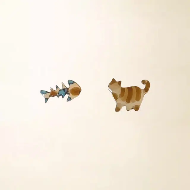 华髻 成为你的小猫 可爱猫咪小鱼 复古不对称小众设计高级感 合金 耳钉 女款
